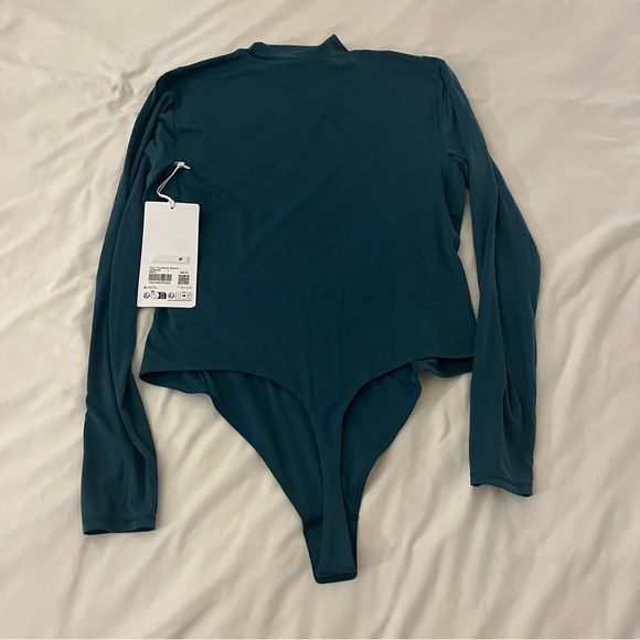 New Lululemon Turtleneck Bodysuit Large $88 - Picture 5 of 9